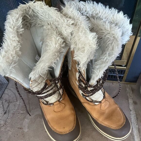 LIKE NEW HELLY HANSEN LACE-UP WATERPROOF LEATHER WINTER BOOT SIZE 7.5 - Picture 1 of 8